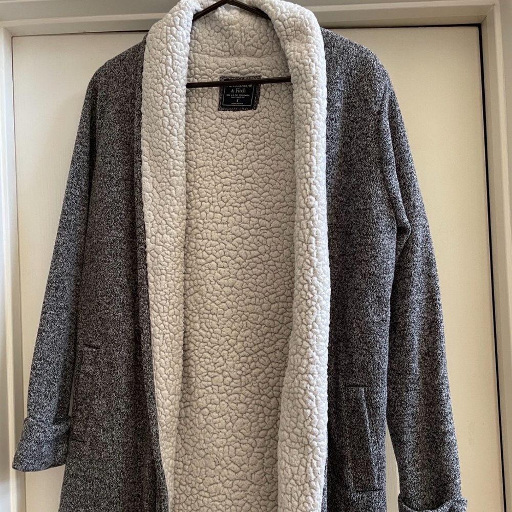 Abercrombie & Fitch Sweater Women’s Small Gray